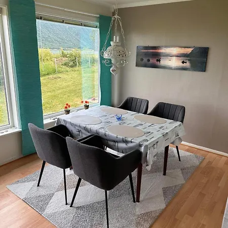 Midnattsolveien 3158,sommarhusstrand