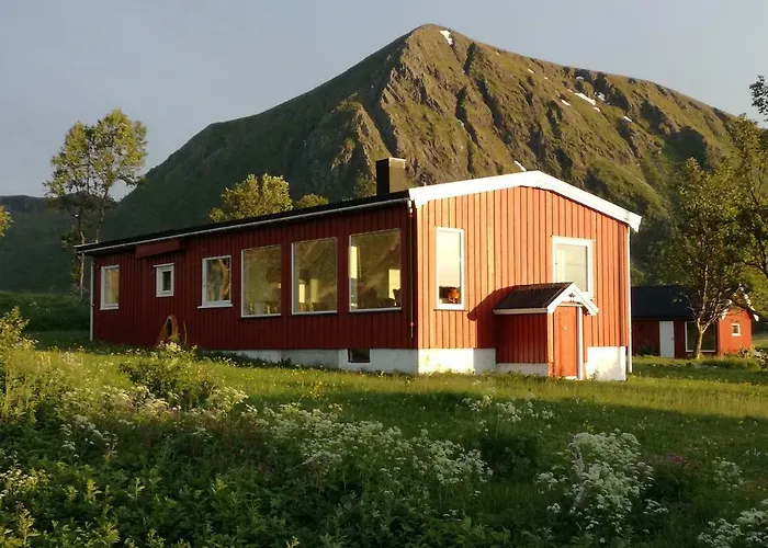 Semesterbostad Midnattsolveien 3158,sommarhusstrand Lofoten Norway *