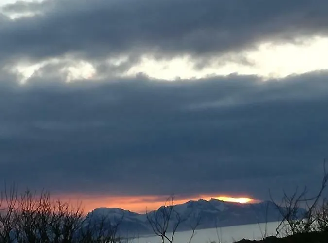 Midnattsolveien 3158,sommarhusstrand Lofoten Norway *