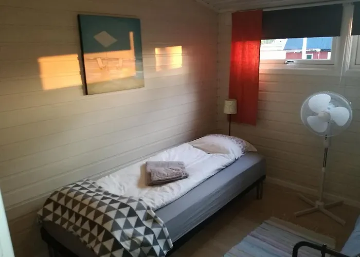 Semesterbostad Midnattsolveien 3158,sommarhusstrand Lofoten Norway *
