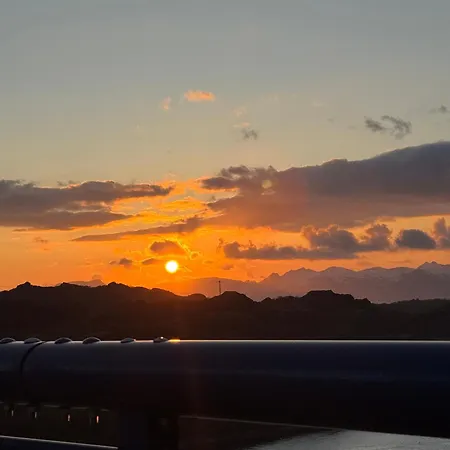 Feriehus Midnattsolveien 3158,sommarhusstrand Lofoten Norway *