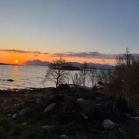 Midnattsolveien 3158,sommarhusstrand Lofoten Norway Feriehus Laukvik