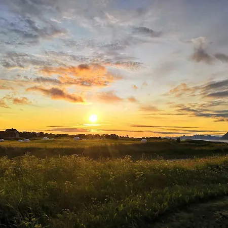 Midnattsolveien 3158,sommarhusstrand Lofoten Norway * Laukvik